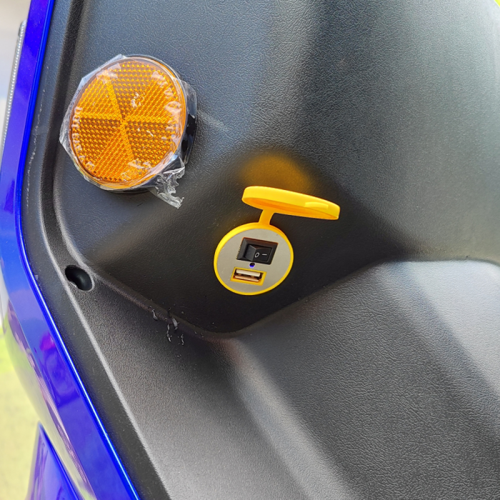 Scuter electric 4 roti, motor 1000W, viteza 25km/h, 5 baterii, autonomie aprox 50km [7]