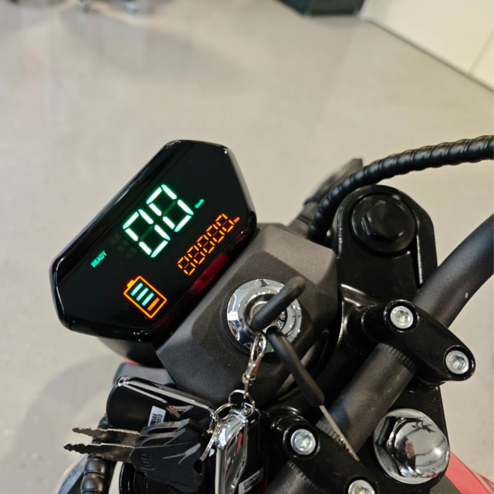 Scuter electric tip Chopper, motor 2000W, 25km/h fara permis, 2 locuri, Acumulator Litiu detasabil, Autonomie max 50km [28]