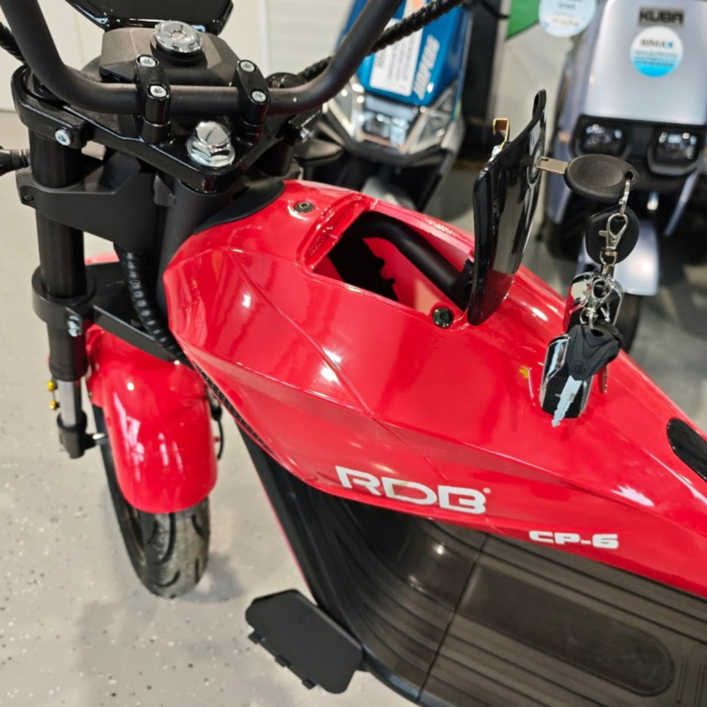 Scuter electric tip Chopper, motor 2000W, 25km/h fara permis, 2 locuri, Acumulator Litiu detasabil, Autonomie max 50km [33]