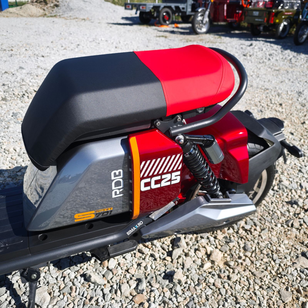 Scuter electric Harley CC25, motor 3000W, 30Ah baterie detasabila, 25km/h fara permis, 2 locuri, Autonomie max 60km [10]