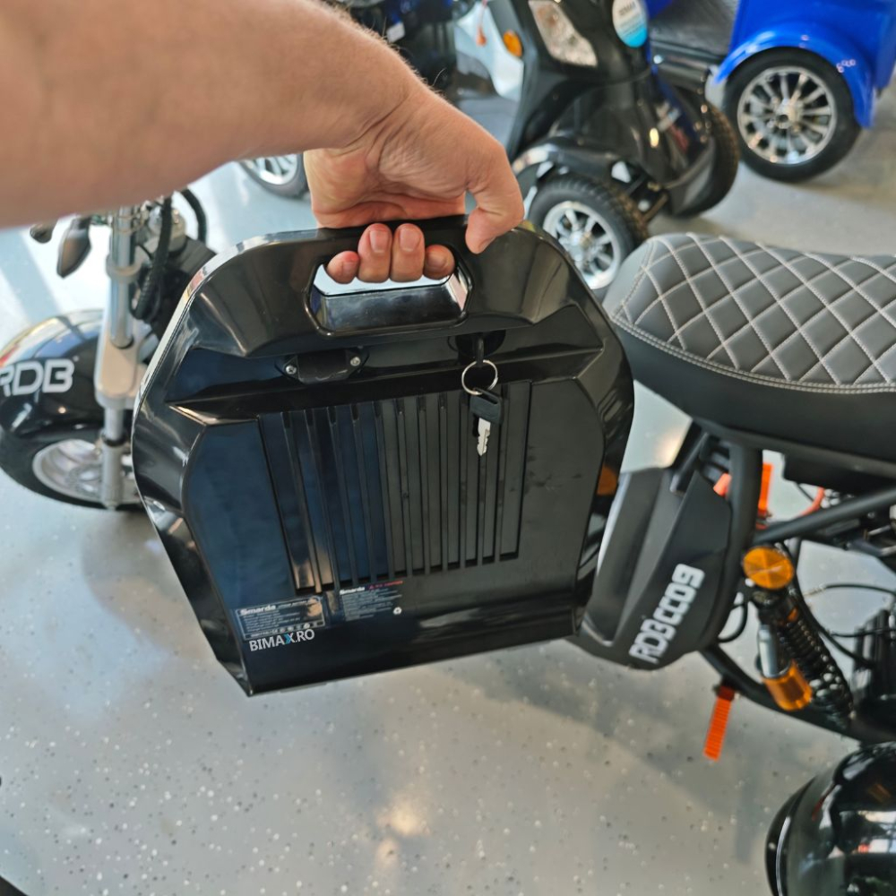 Tricicleta electrica tip scuter RDB CC09, viteza 25km/h fara permis, motor 2000W, autonomie 30-50km [9]