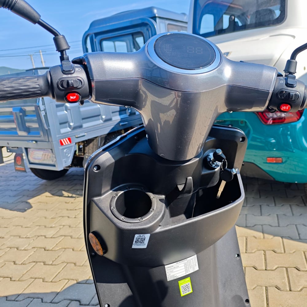 Tricicleta electrica VTA VM4 MOBILITY, cu far LED, motor 1000W, cutie portbagaj cu cheie, fara permis, 25km/h [24]