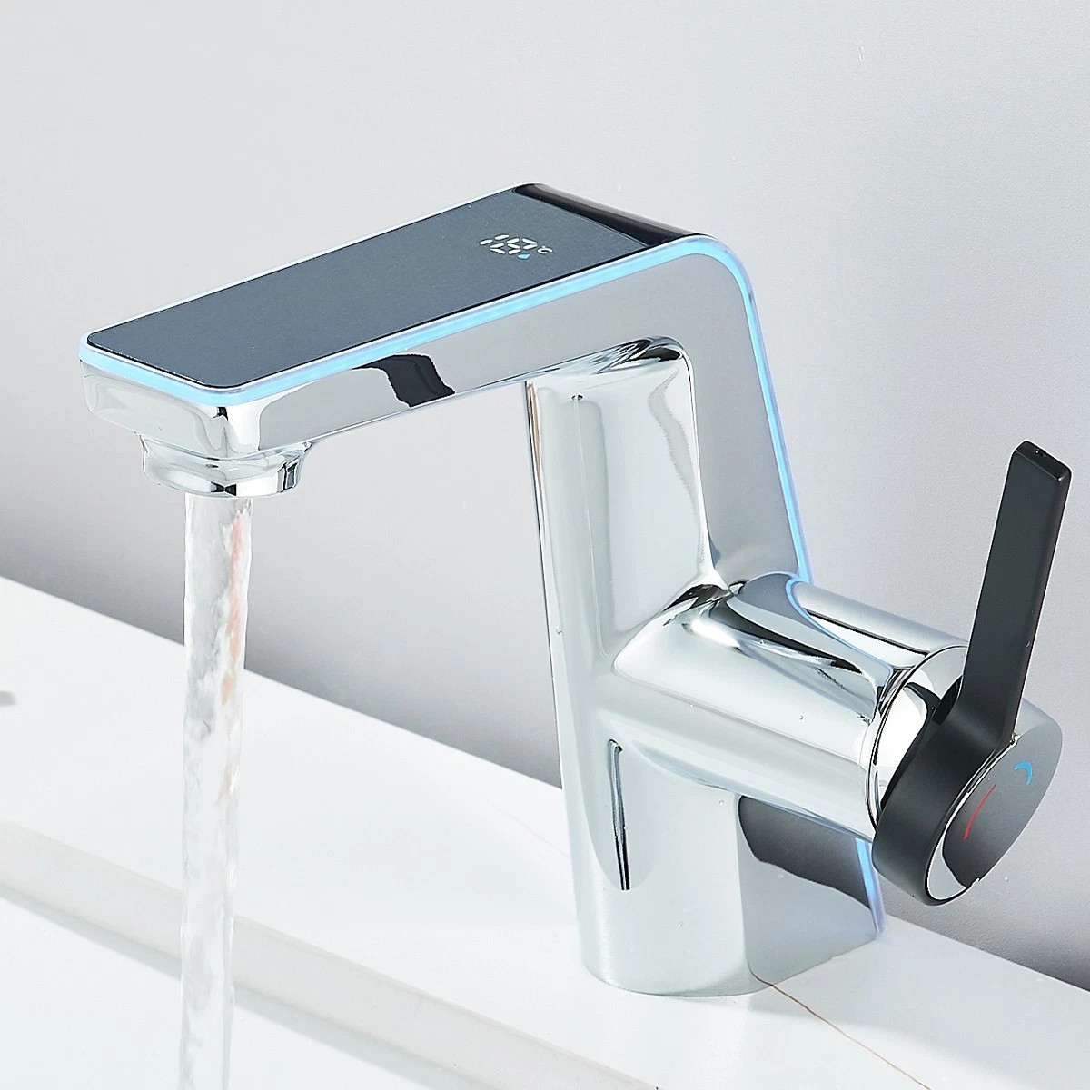 Baterie chiuvetă baie BisDesign® 17 cm, crom lucios cu accente negre aurii, display temperatură și LED tricolor [4]