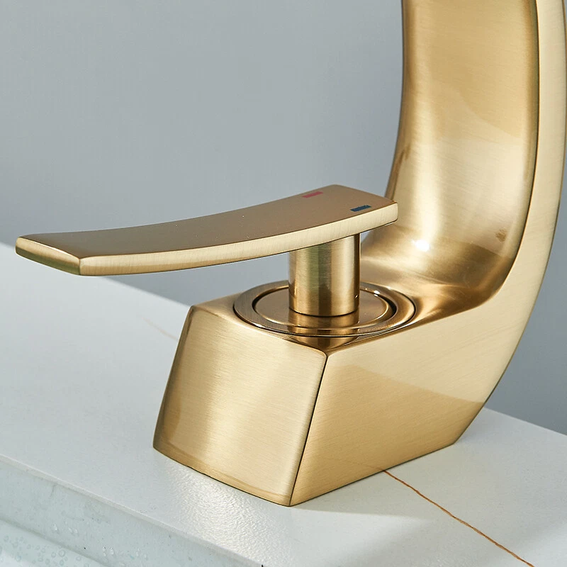 baterie-chiuveta-lavoar-auriu-mat-model-lebada-bisdesign-20cm [4]