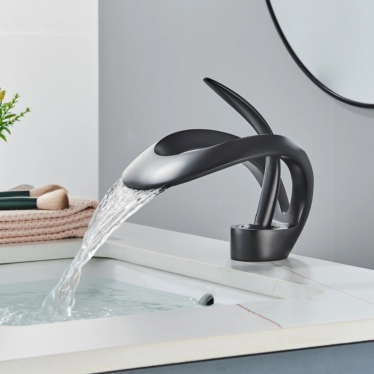 baterie lavoar negru mat BisDesign model lebada 15cm [4]