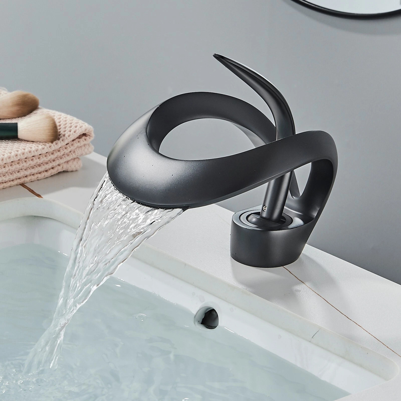 baterie lavoar negru mat BisDesign model lebada 15cm [5]