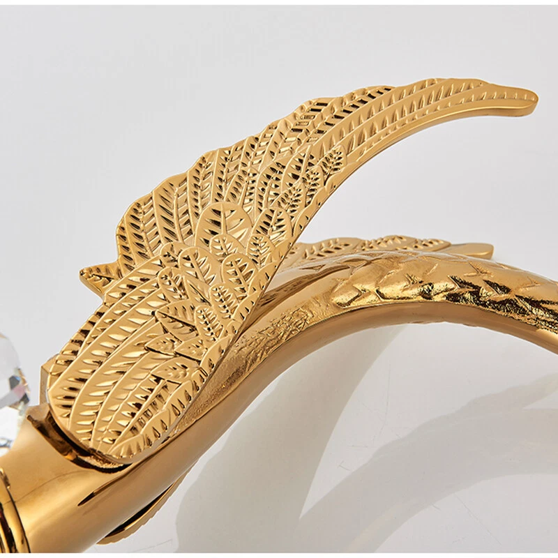 baterie-chiuveta-lavoar-auriu-lucios-lebada-cascada-cristale-bisdesign-33cm [9]