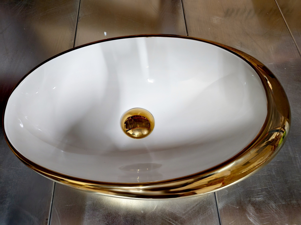 Lavoar ceramic BisDesign alb auriu lucios oval 490x310x150 mmLavoar ceramic BisDesign alb auriu lucios oval 490x310x150 mm [5]