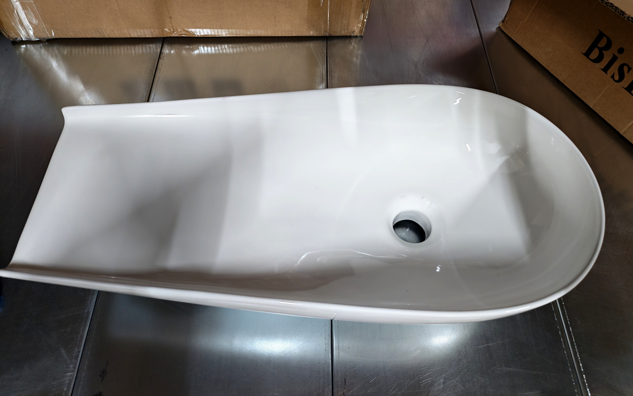 Lavoar ceramic BisDesign alb lucios asimetric pe blat 595x275x165 mm [8]