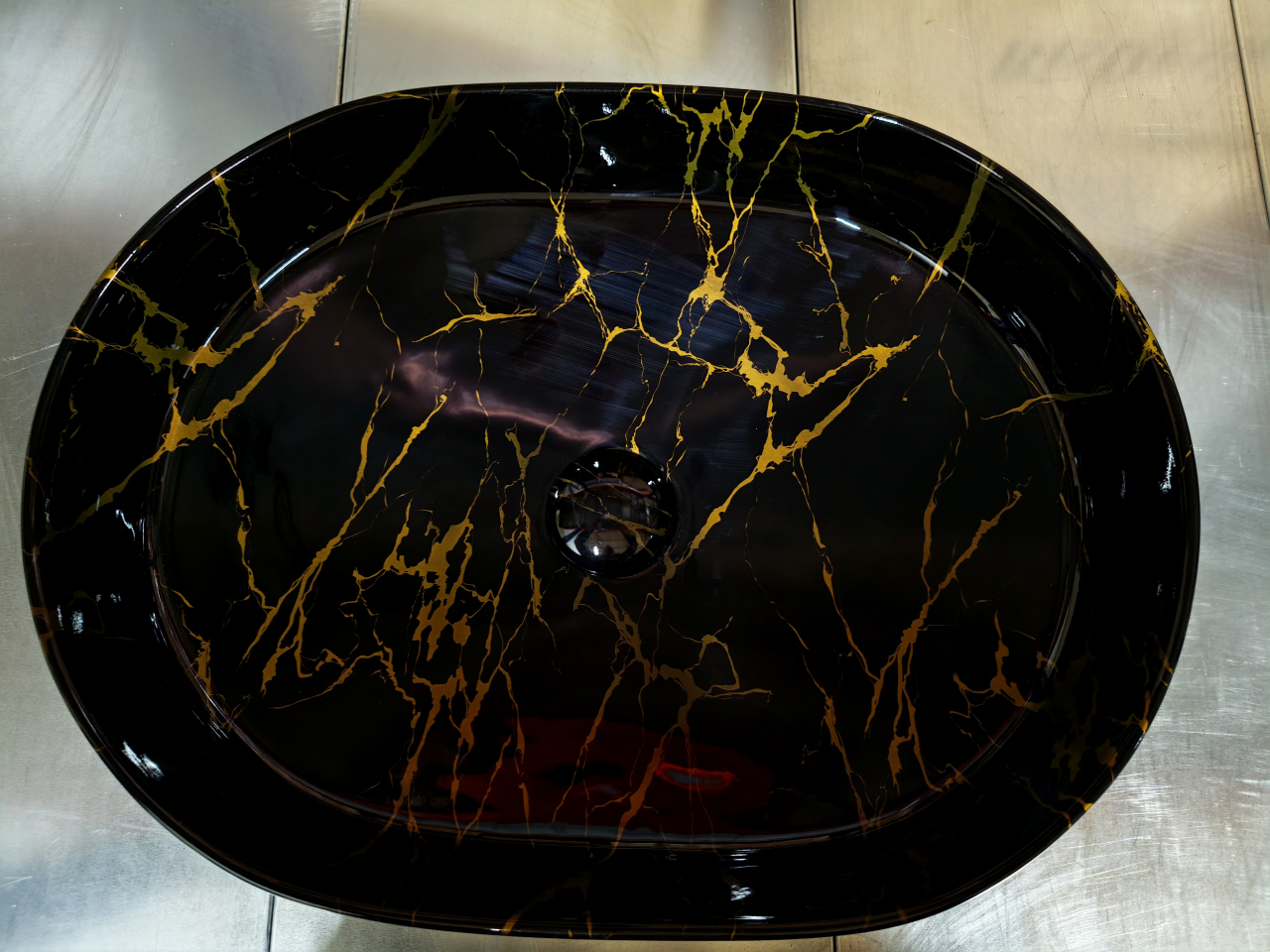 Lavoar ceramic oval pe blat BisDesign negru marmorat cu nervuri aurii 500x370x135 mm [7]