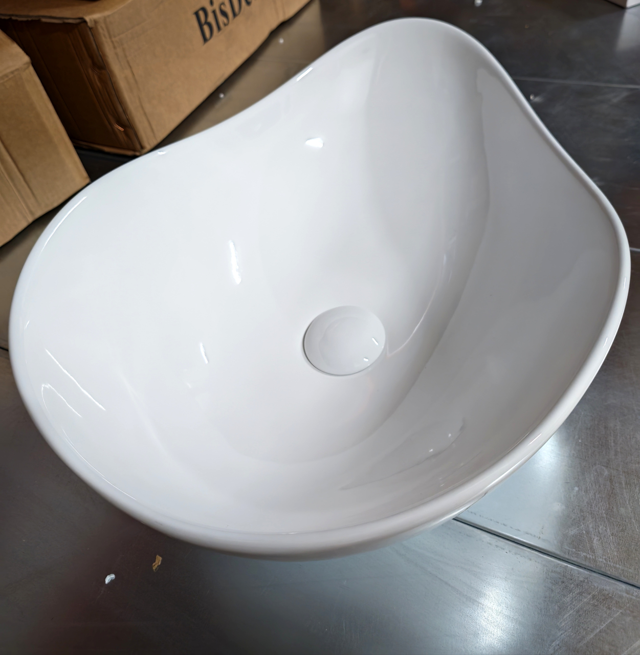 Lavoar ceramic pe blat BisDesign alb lucios formă organică asimetrică [10]