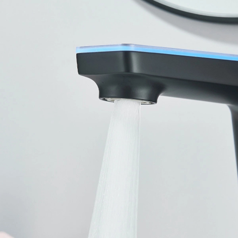 Baterie chiuvetă BisDesign negru mat cu accente aurii, display digital și LED [4]