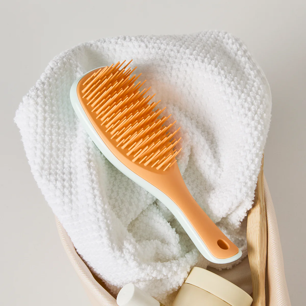 Perie de par Tangle Teezer The Ultimate Detangler Millennial Pink – descurcare delicata si stralucire instantanee [4]