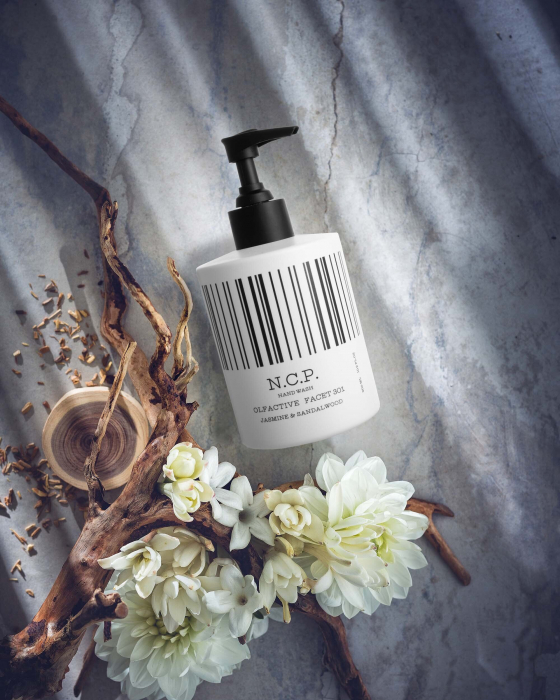 Săpun lichid cu parfum de Iasomie și Lemn de Santal [2]