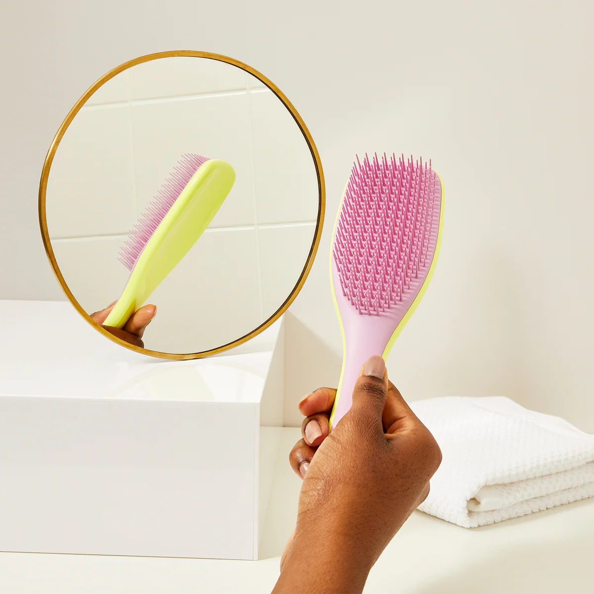 Perie de par Tangle Teezer The Ultimate Detangler Millennial Pink – descurcare delicata si stralucire instantanee [3]
