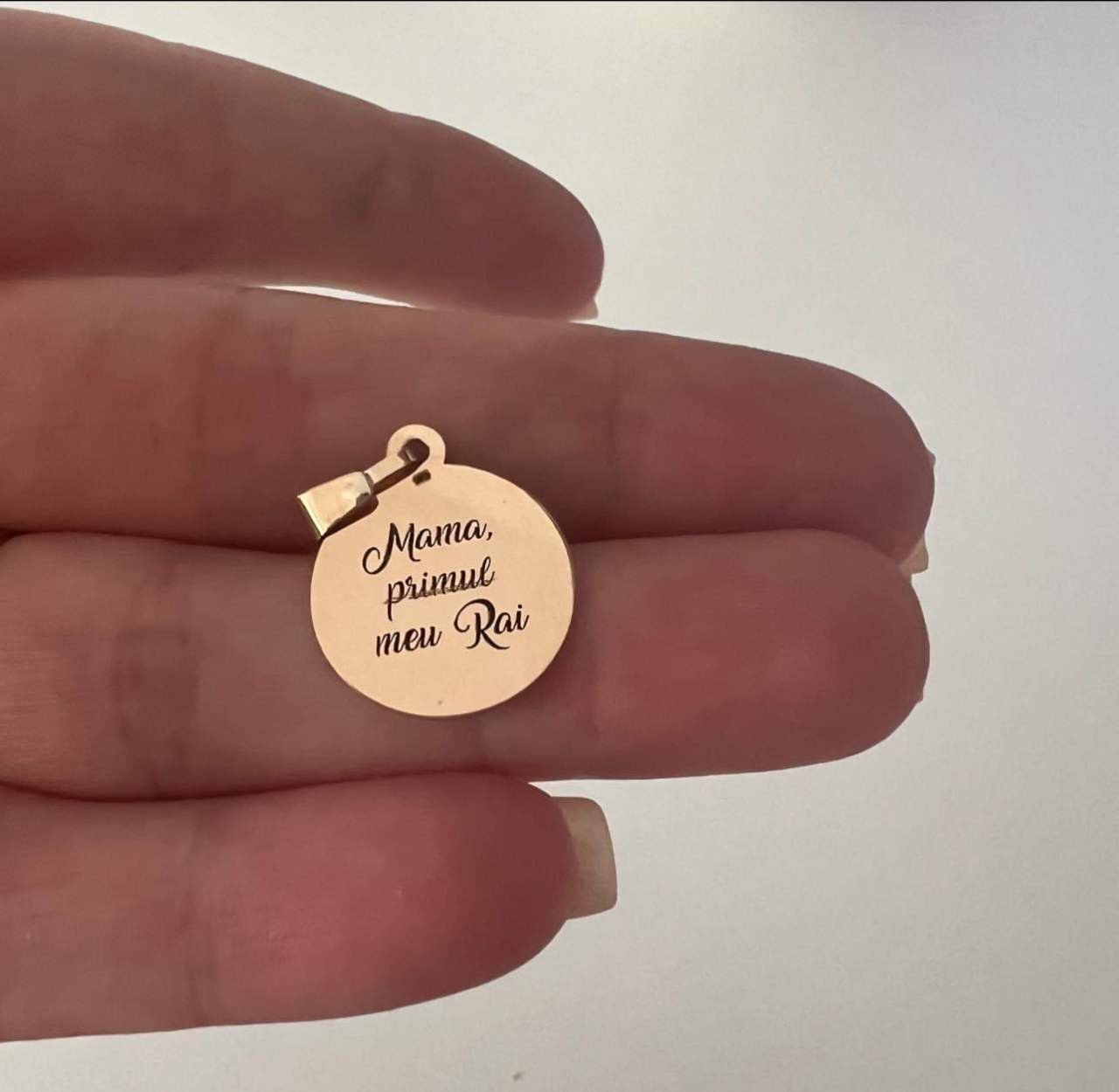 Pandantiv banut din aur 14K cu fotogravura si prindere cu anou -27 mm [2]