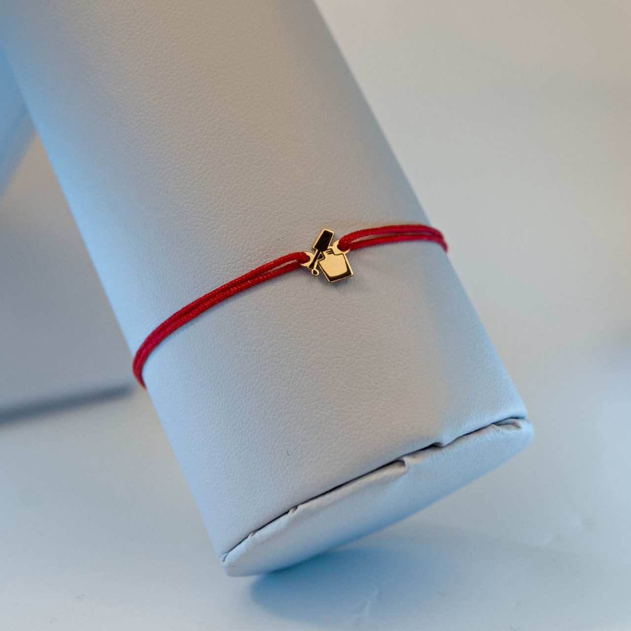 Martisor bratara cu snur Nail technician din aur 14K [2]