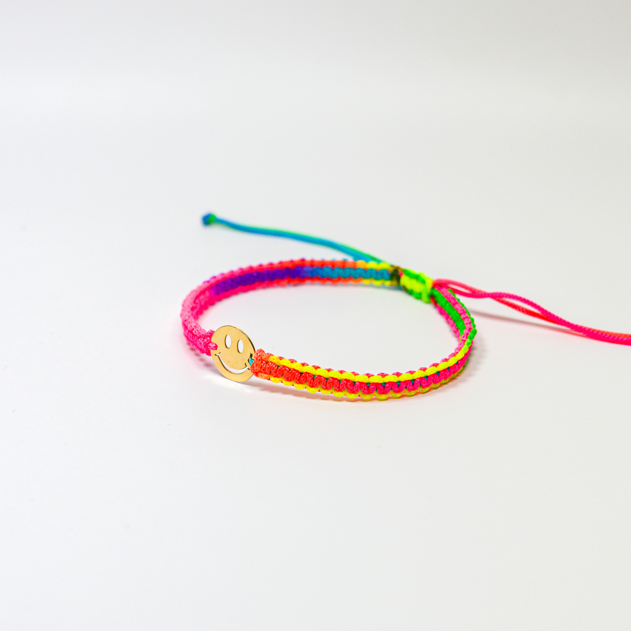 Bratara cu banut 'emoji smile' din aur 14k si snur rainbow [4]