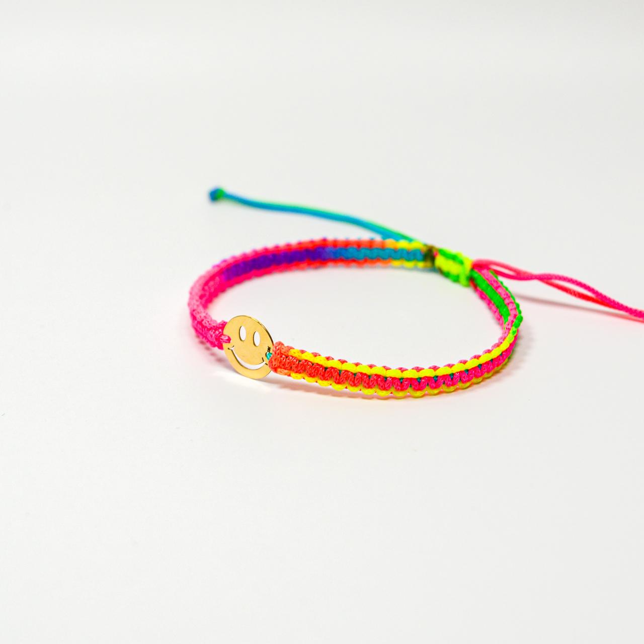 Bratara cu banut 'emoji smile' din aur 14k si snur rainbow [3]
