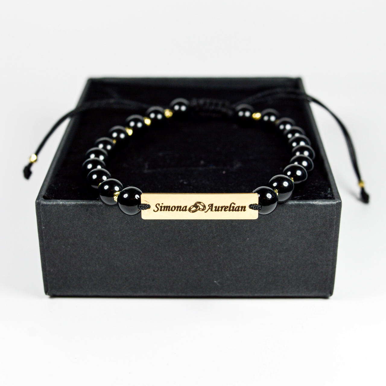 Set cadou cuplu - Bratari cu bilute din aur 14K, onyx si placuta din aur 14K gravata personalizat [3]