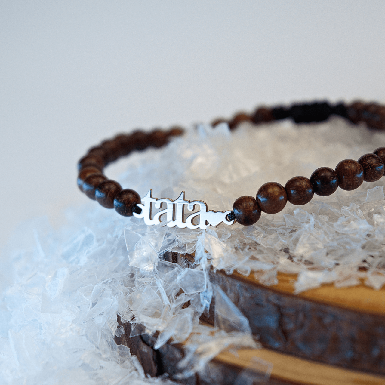Bratara 'Tata' din aur 14K si bile din lemn pe snur reglabil [3]