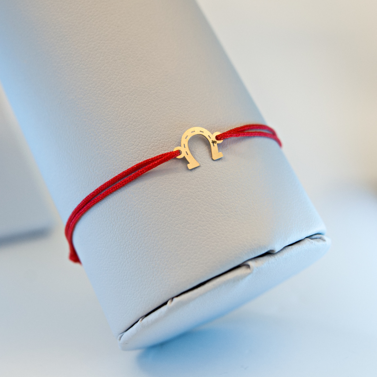 Martisor bratara cu snur Potcoava din aur 14K [4]