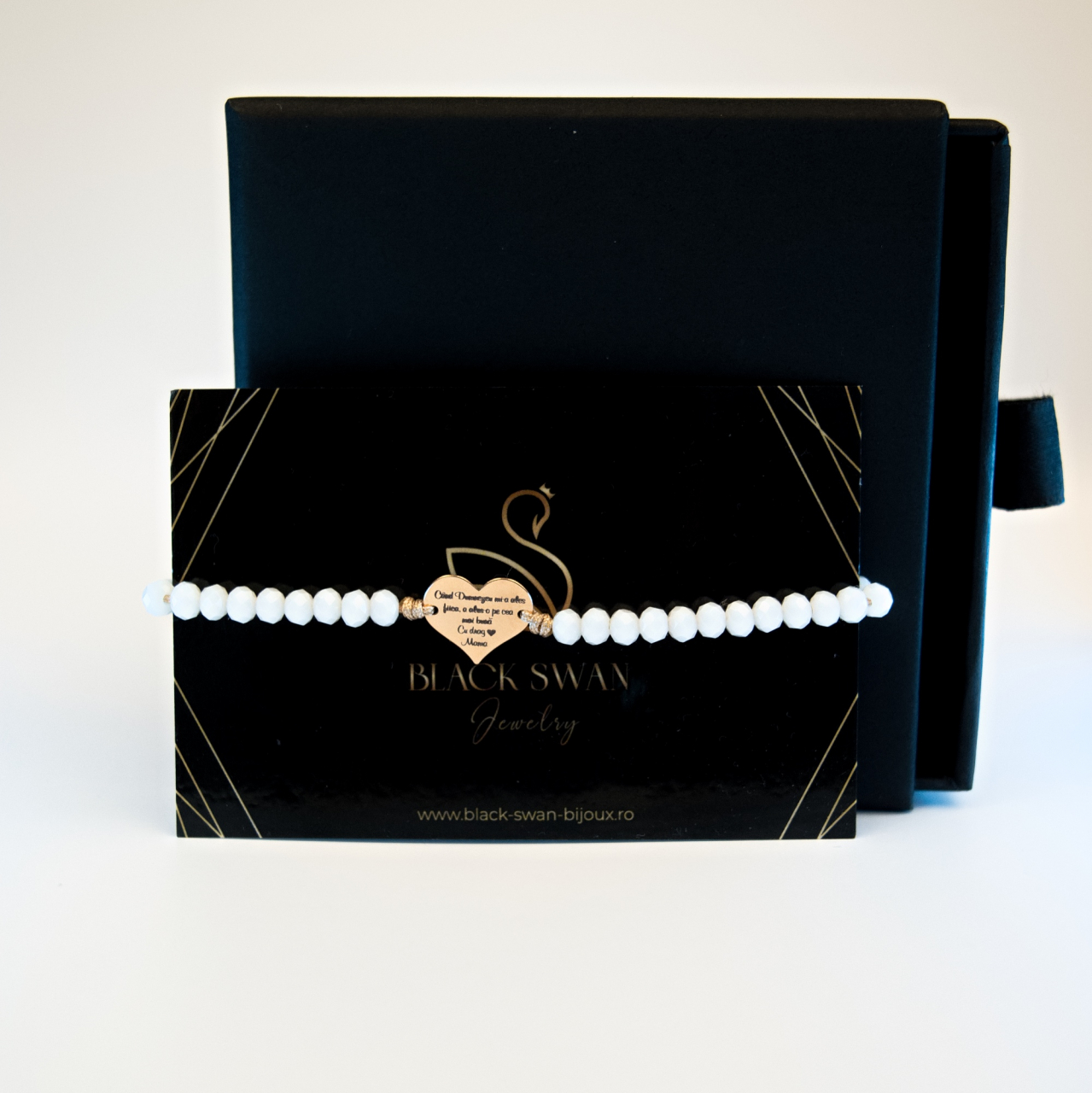 Bratara hand made cu margele de sticla albe si inimioara din aur 14K - Mesaj gravat pentru fiica [4]