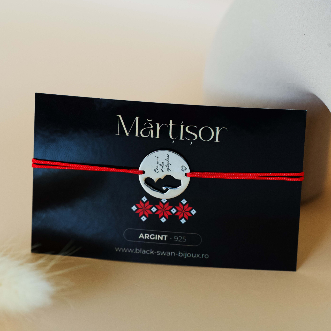 Bratara martisor cu snur rosu si banut 15mm din Argint 925  - Pentru mame in devenire [2]