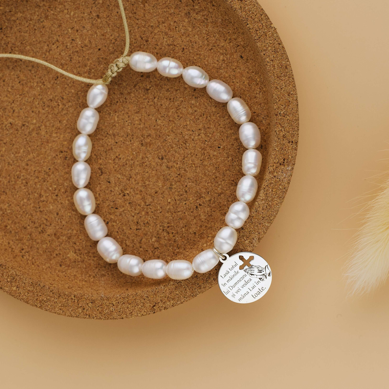 Bratara perle de cultura albe si Banut Charm Argint - Mesaj Crestin [2]