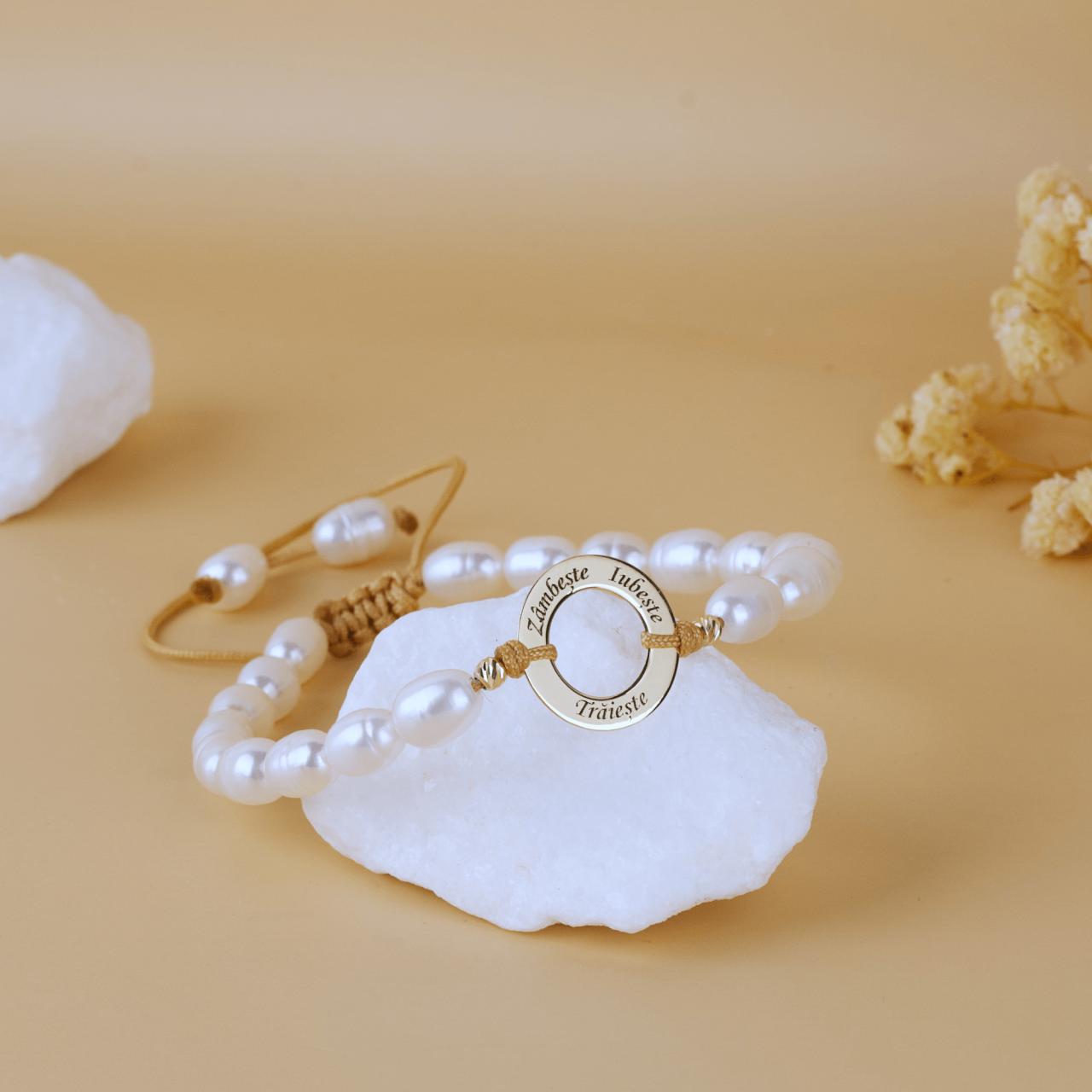 Bratara dama din perle de cultura naturale si disc aur 14K 'Zambeste, Iubeste, Traieste' - Snur matase reglabil [5]