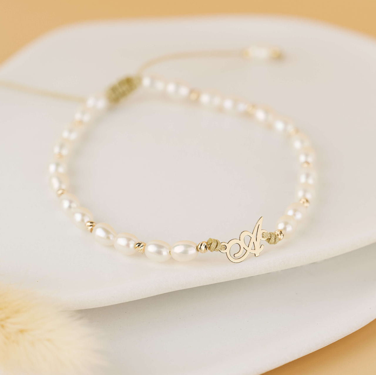 Bratara din perle de cultura cu initiala nume Aur 14K si bilute striate din Aur 14K [3]