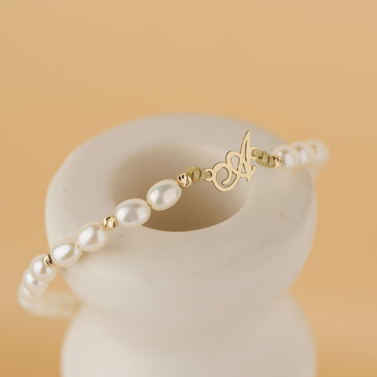 Bratara din perle de cultura cu initiala nume Aur 14K si bilute striate din Aur 14K [4]