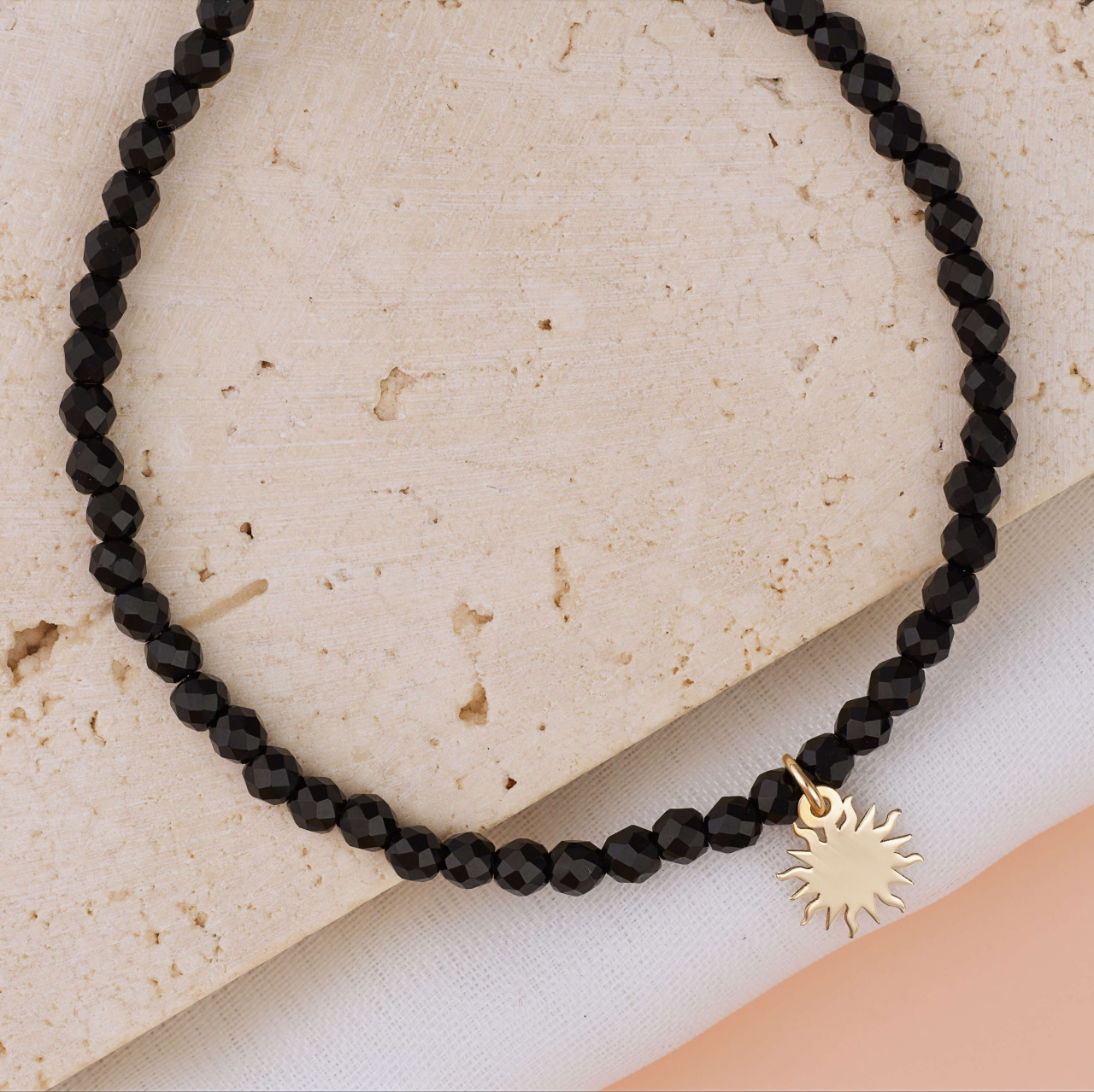 Bratara dama cristale negre fatetate si charm / pandantiv Soare din Aur 14K [2]