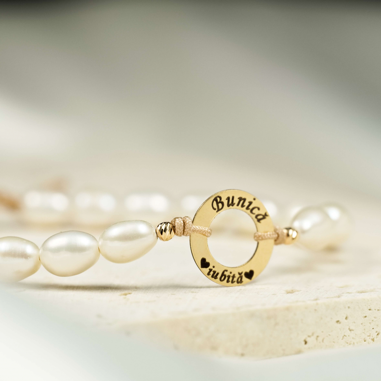 Bratara perle naturale reglabila si disc din aur 14K - mesaj gravat 'Bunica Iubita! [2]