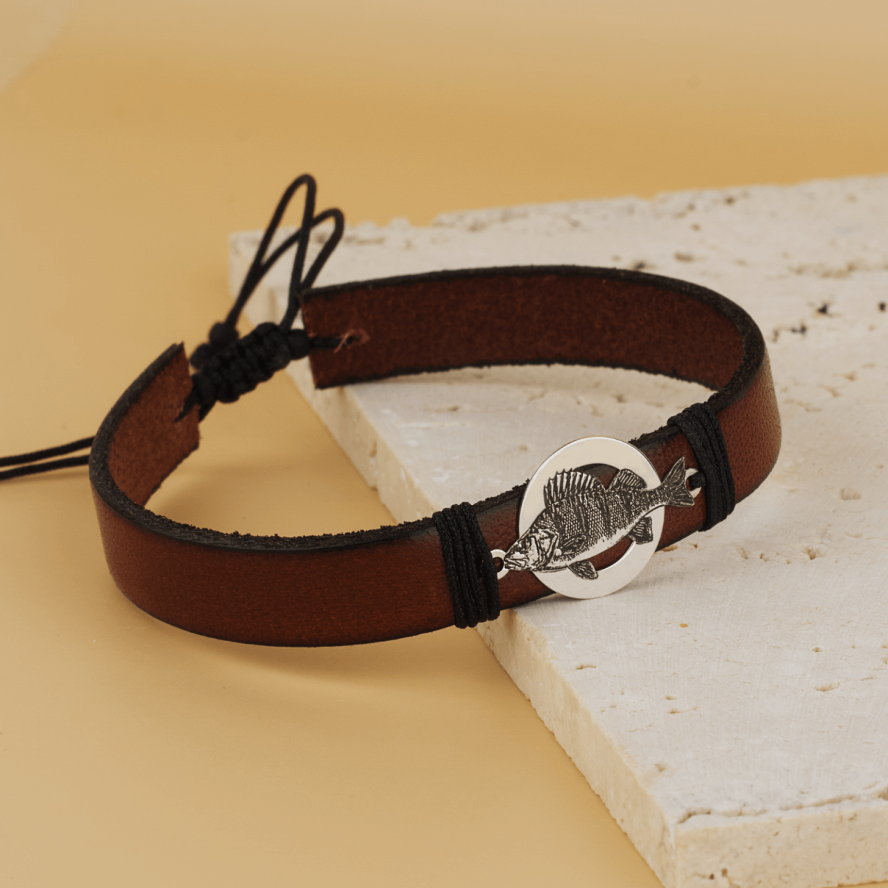 Bratara piele barbati cu banut Argint si Biban Gravat - Cadou Pescari Spining [4]