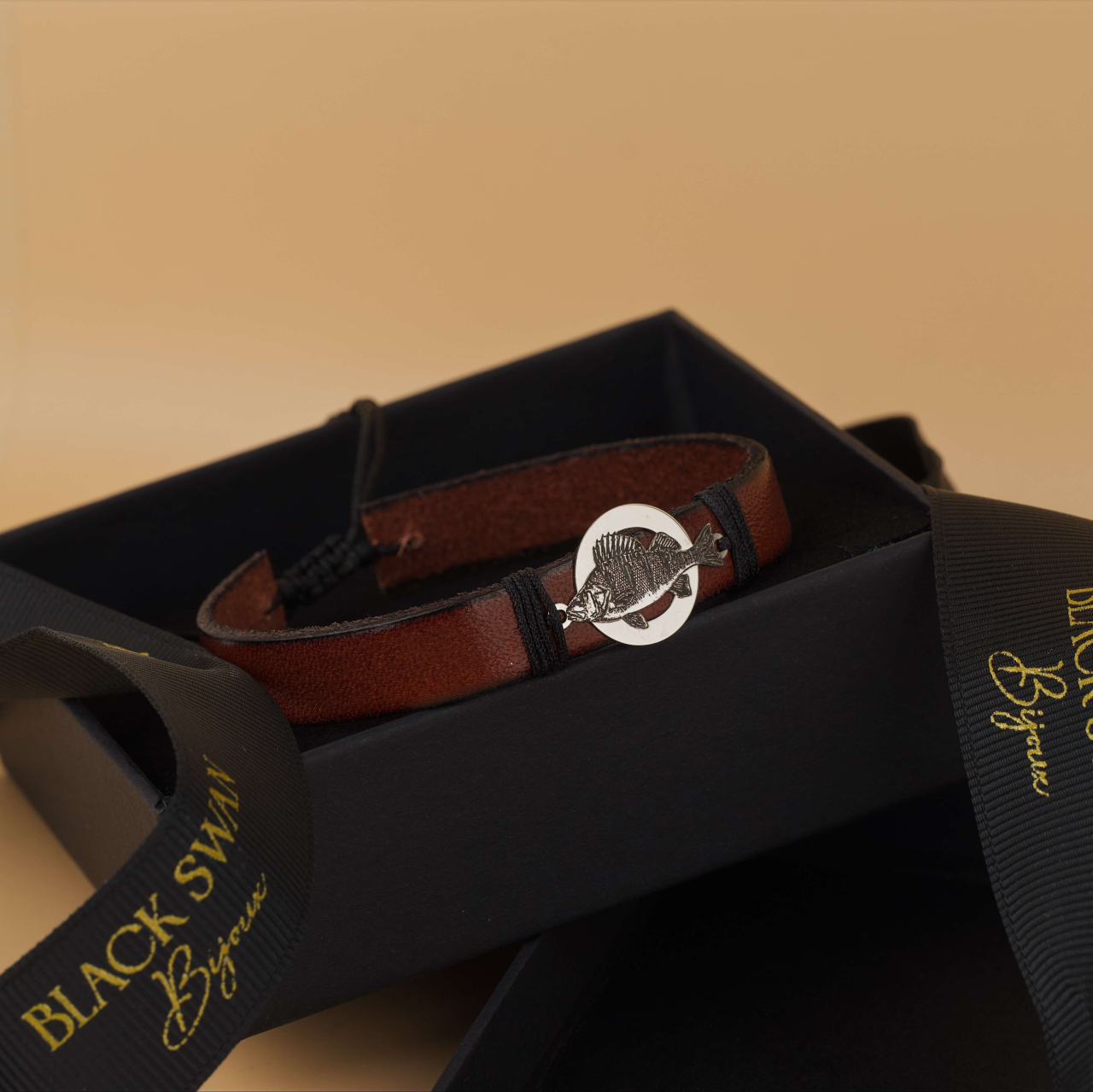 Bratara piele barbati cu banut Argint si Biban Gravat - Cadou Pescari Spining [5]