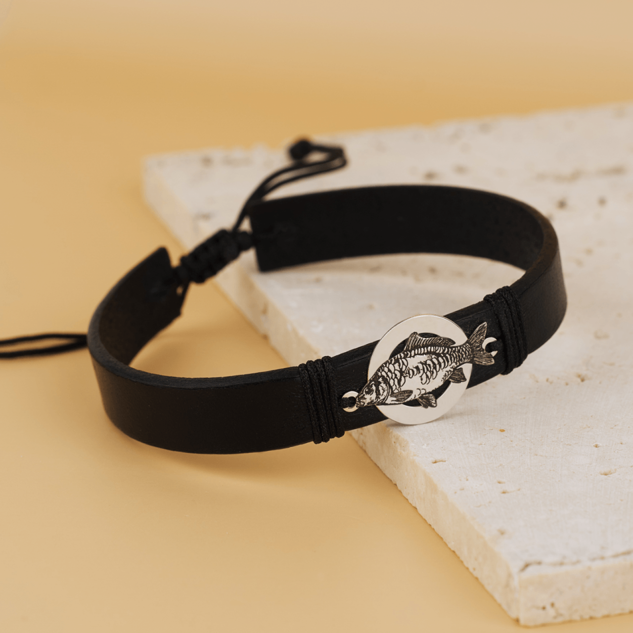 Bratara piele barbati cu banut Argint si Crap Oglinda Gravat - Cadou Pescari [5]