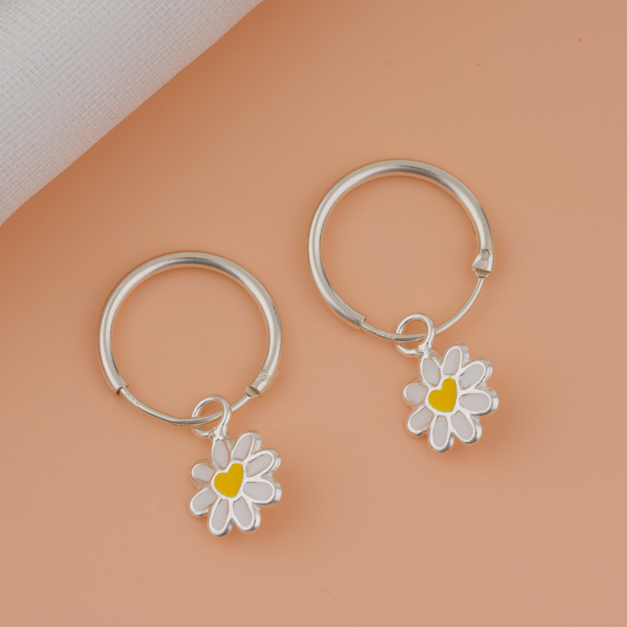 Cercei Argint Premium Girly cu tortita — Cercei Floricele Albe - Pelicula Anticoroziune [2]