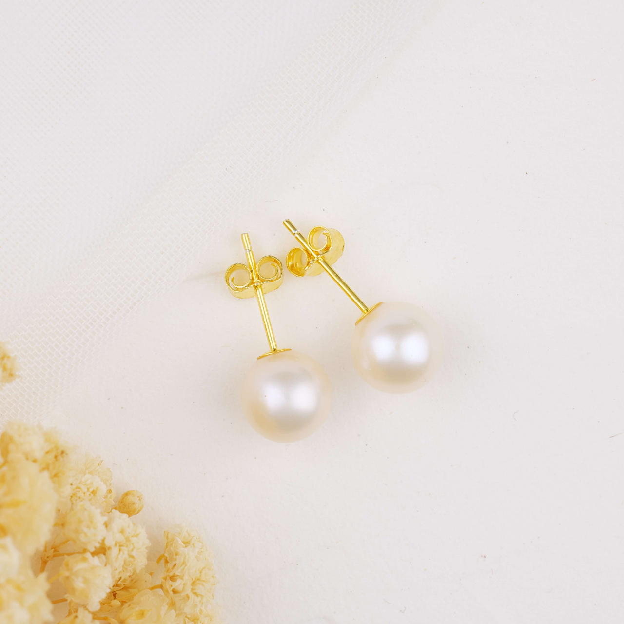Cercei perle albe 8 mm din Argint placat cu Aur 18K [3]