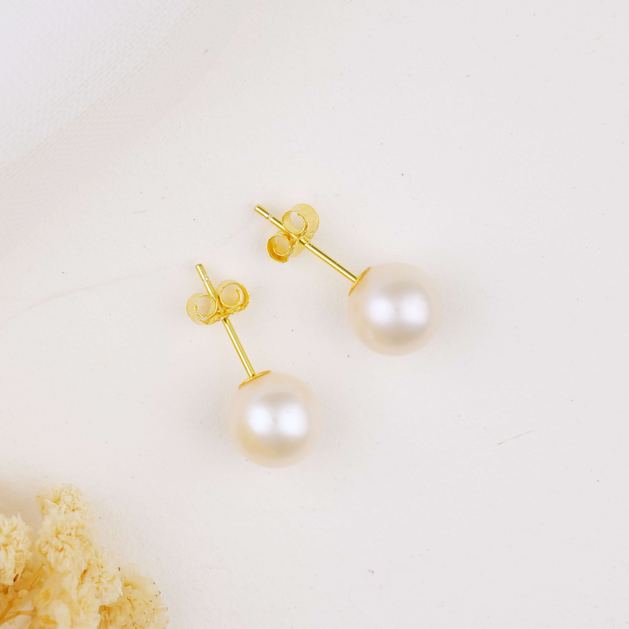 Cercei perle albe 8 mm din Argint placat cu Aur 18K [2]