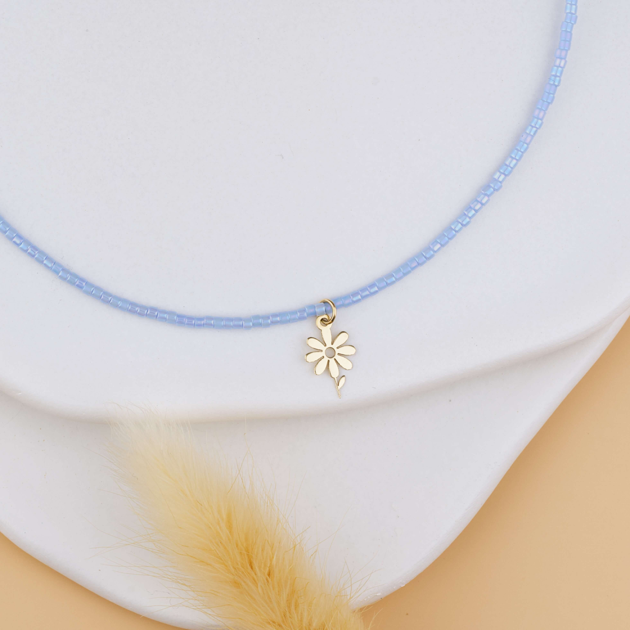 Chocker colorat cu margele Miyuki Blue si pandantiv stilizat jucaus Daisy / Margareta din Aur 14K [2]