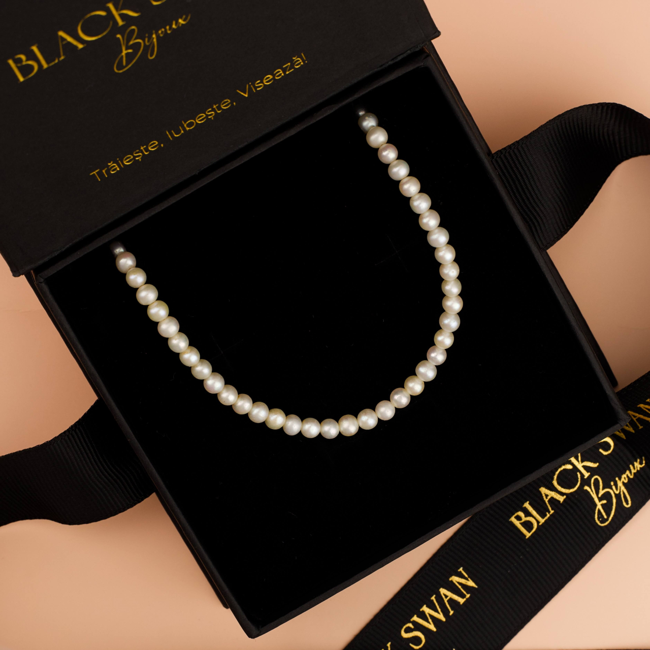 Colier clasic din perle naturale de cultura albe rotunde 4 mm AAA+ si prindere din Aur 14K - Choker Perle si Aur [3]