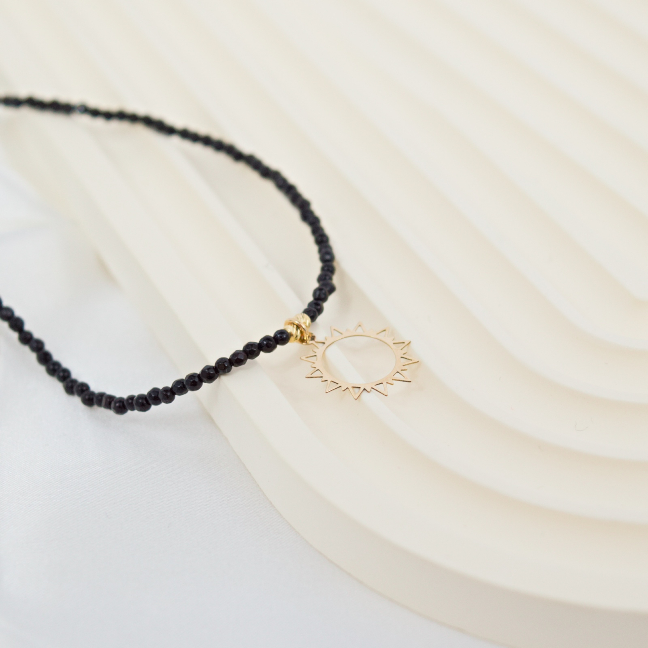 Colier cu pandantiv din aur 14 K 'Soare' - cristale negre si bilute din aur 2.5mm [3]