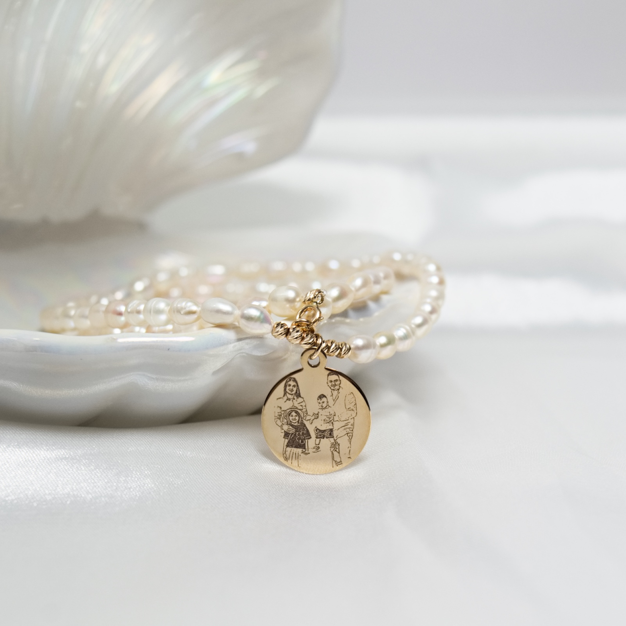 Colier perle naturale cu medalion din aur 14K personalizat cu poza [2]