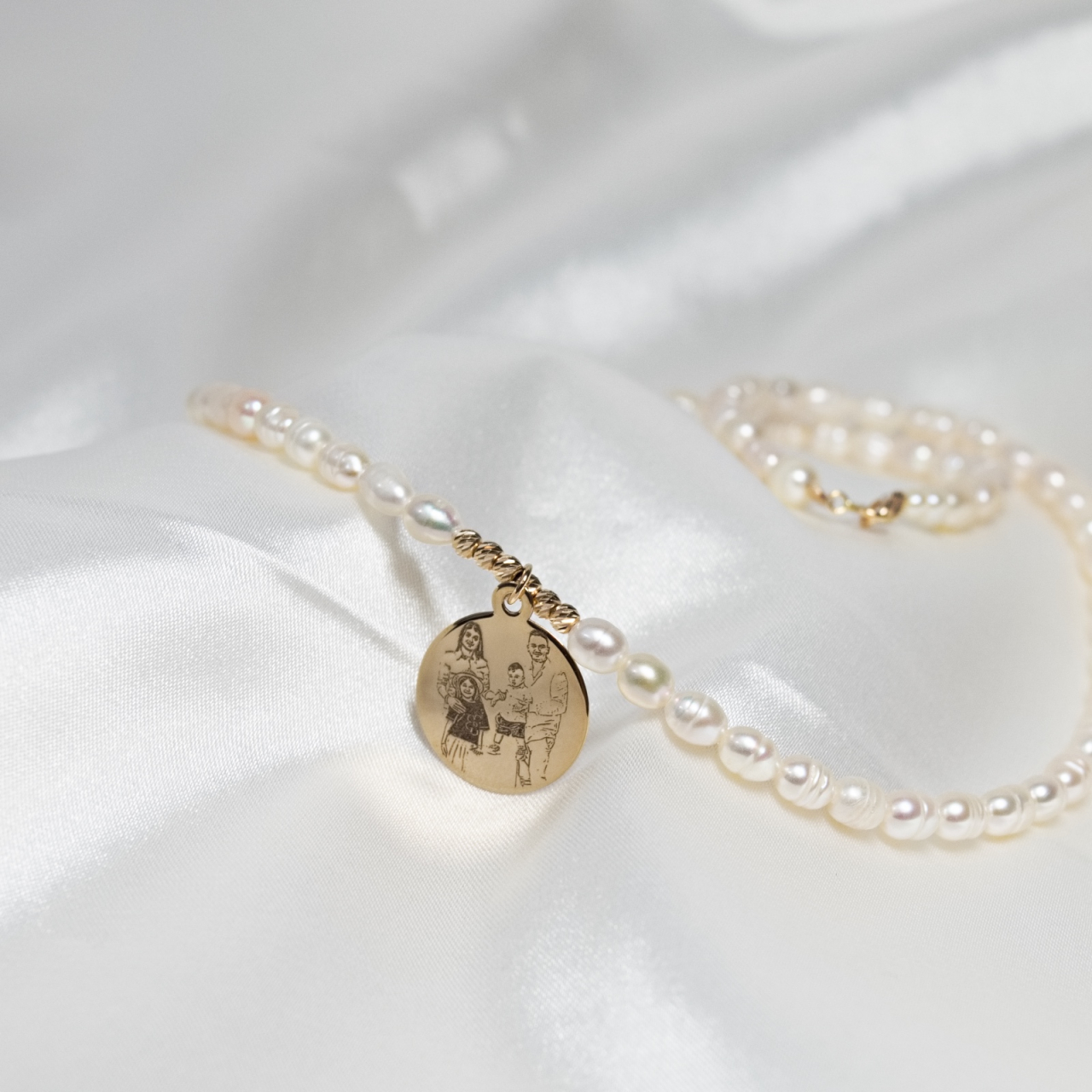Colier perle naturale cu medalion din aur 14K personalizat cu poza [3]