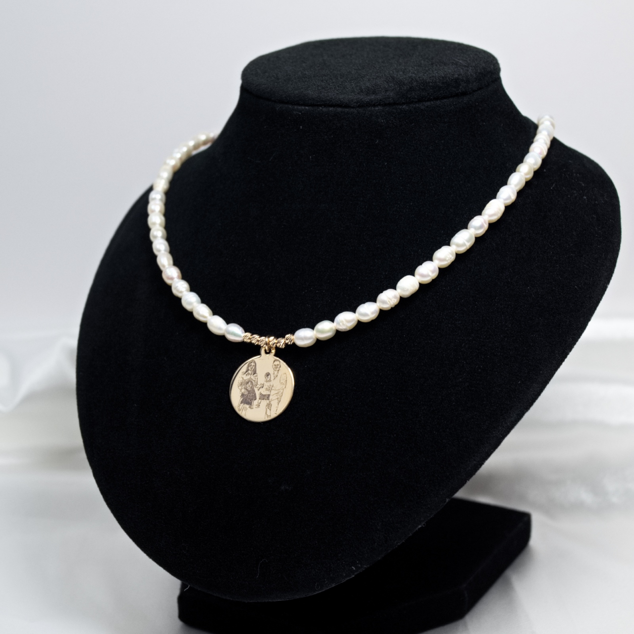 Colier perle naturale cu medalion din aur 14K personalizat cu poza [5]