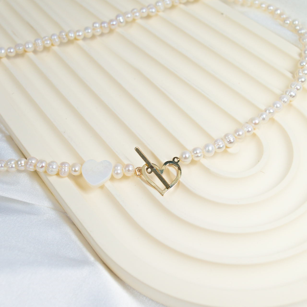 Colier din perle naturale de cultura si inima din aur 14K cu inchidere tip clestisor [2]