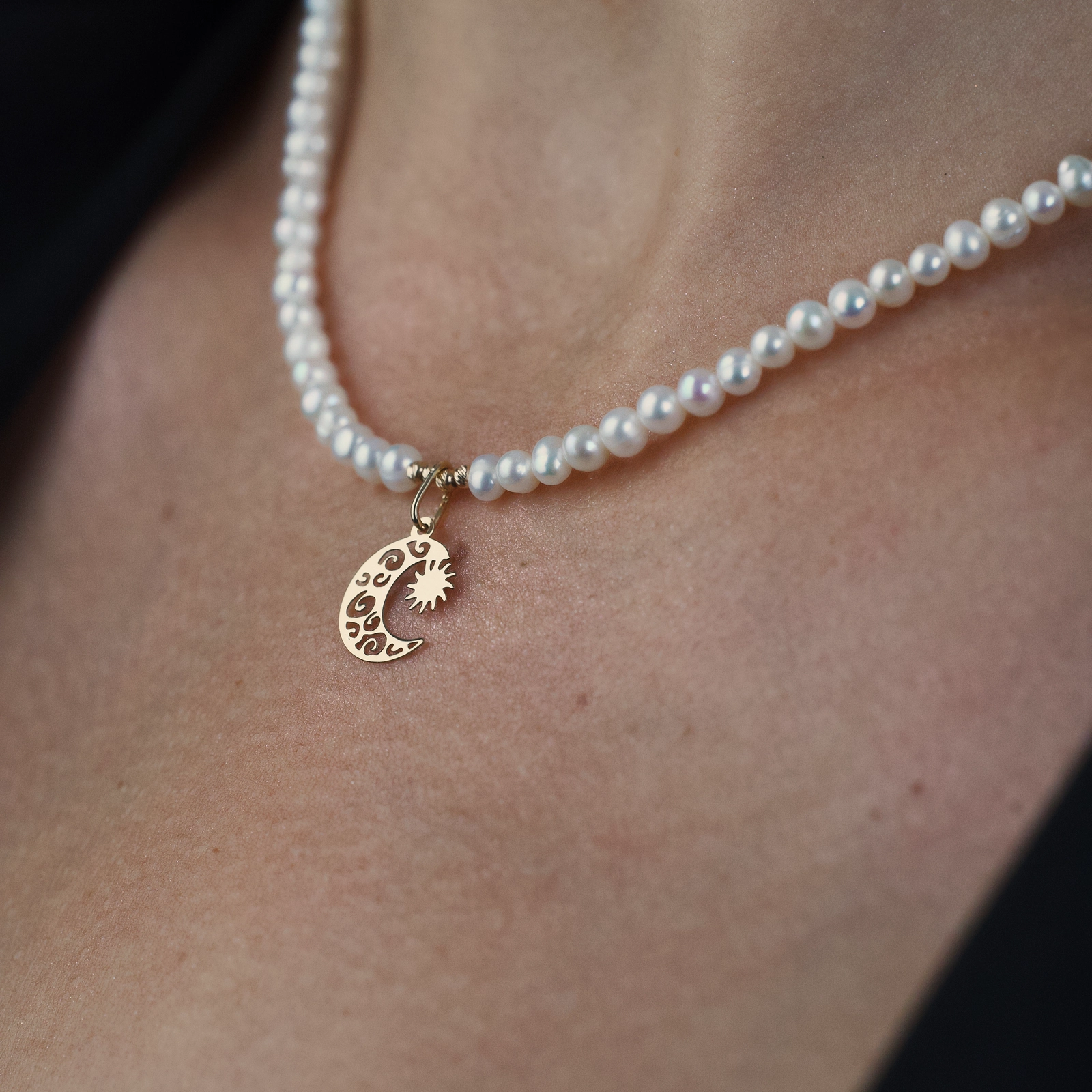 Colier din perle naturale si pandantiv semiluna si soare din Aur 14K- Perle mici dim. 3-4 mm [2]