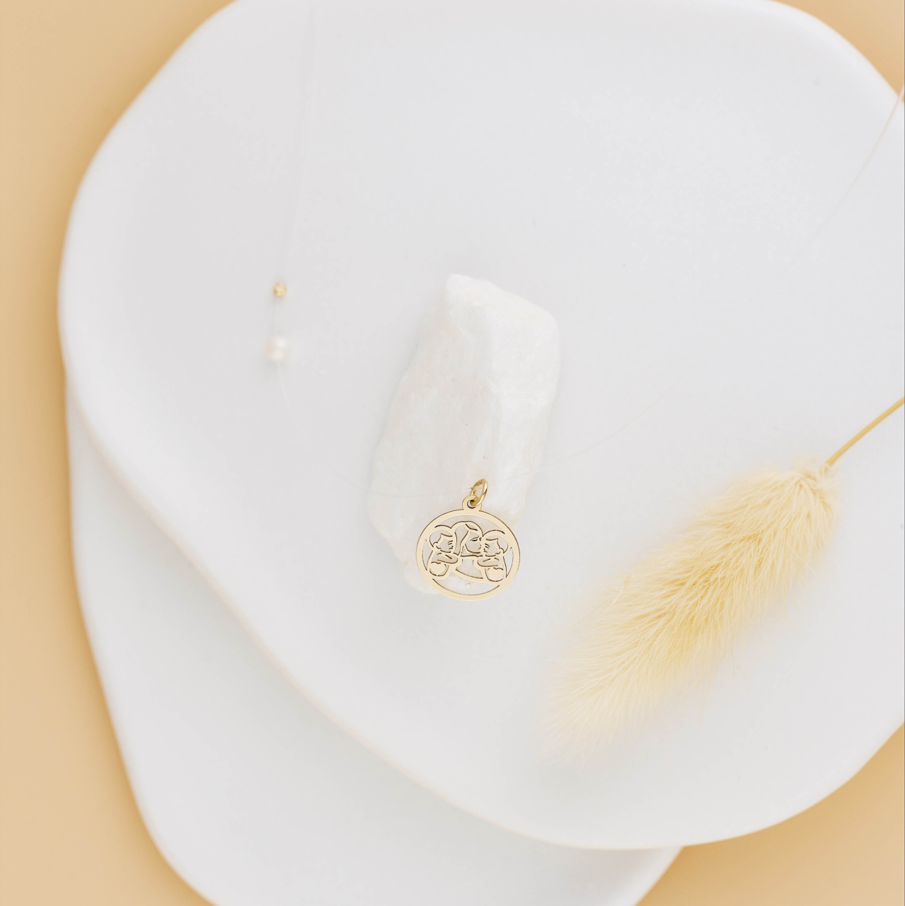 Colier fir transparent si pandantiv din aur 14K 'Mama si copiii' [4]