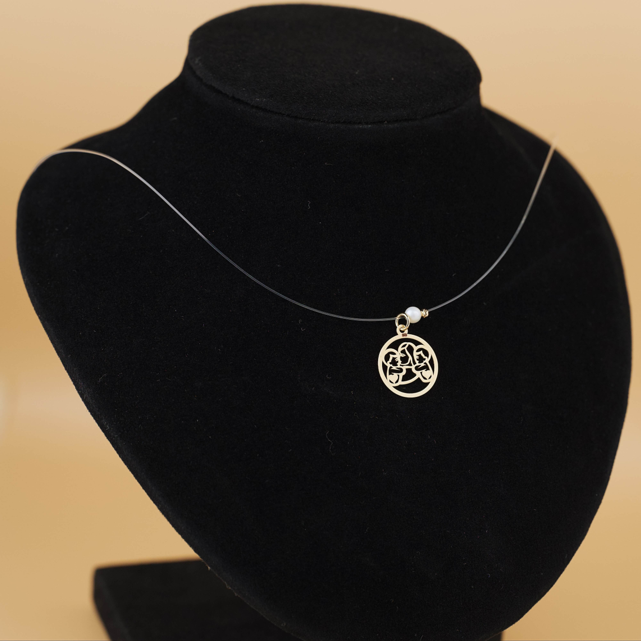 Colier fir transparent si pandantiv din aur 14K 'Mama si copiii' [2]